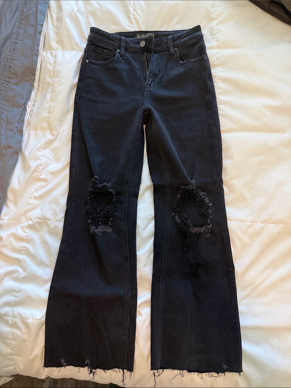 NWOT risen Black Distressed cropped jeans